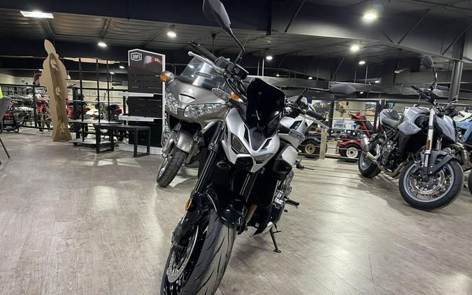 2025 Kawasaki Z900 ABS Galaxy Silver/Metallic Spark Black