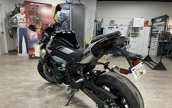 2025 Kawasaki Z900 ABS Galaxy Silver/Metallic Spark Black