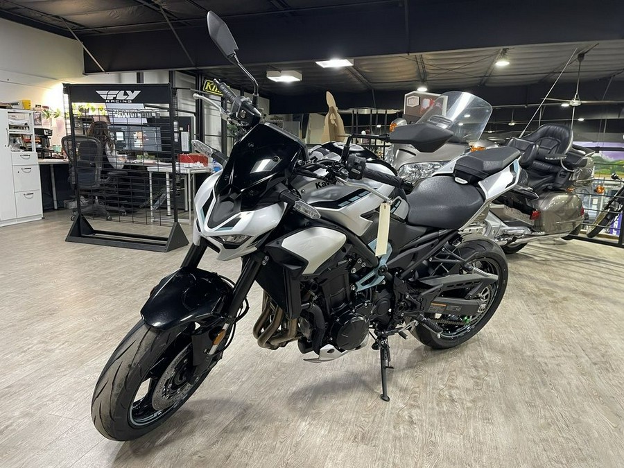 2025 Kawasaki Z900 ABS Galaxy Silver/Metallic Spark Black