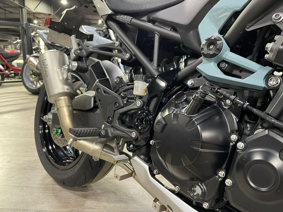 2025 Kawasaki Z900 ABS Galaxy Silver/Metallic Spark Black