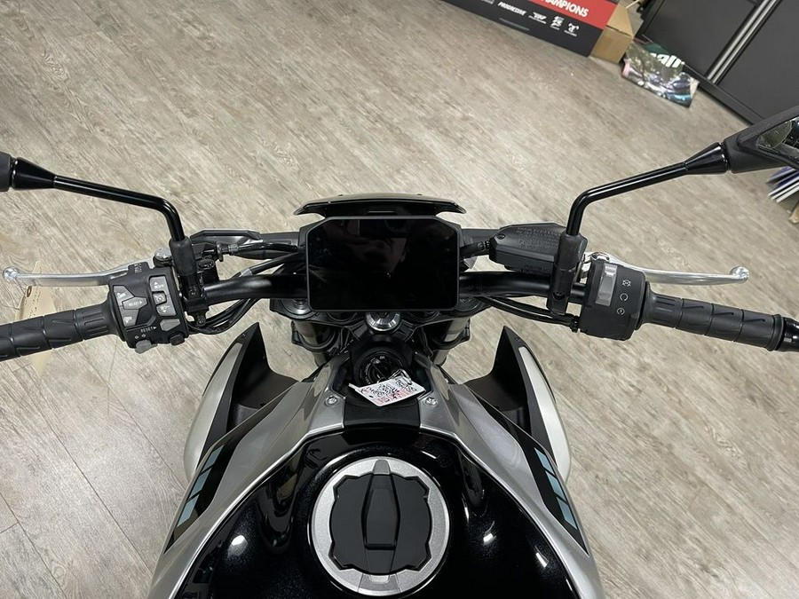 2025 Kawasaki Z900 ABS Galaxy Silver/Metallic Spark Black