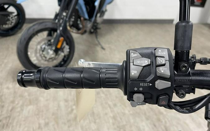 2025 Kawasaki Z900 ABS Galaxy Silver/Metallic Spark Black