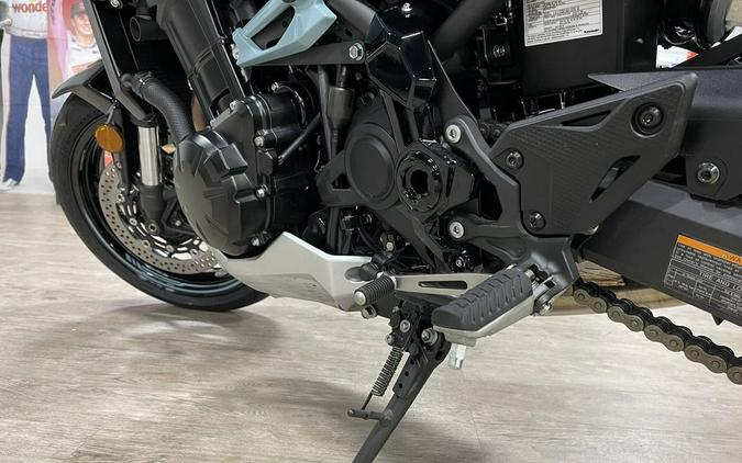 2025 Kawasaki Z900 ABS Galaxy Silver/Metallic Spark Black