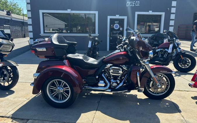 2015 Harley-Davidson Triglide FLHTCUTG