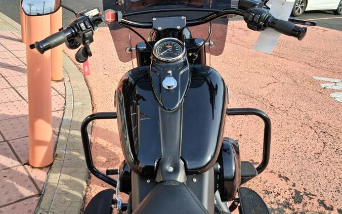 2017 Harley-Davidson® Softail Slim® S Vivid Black