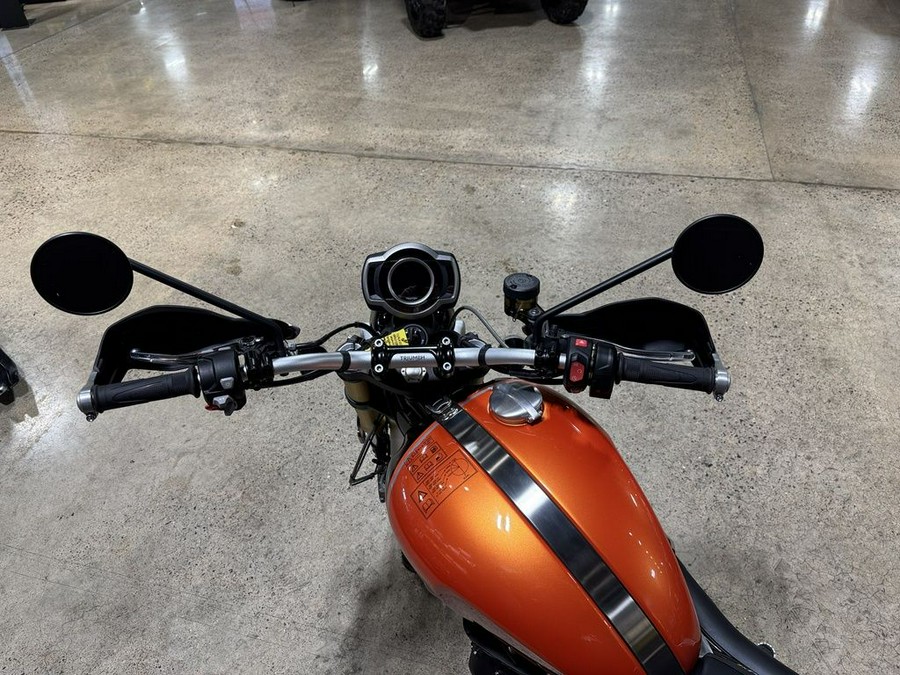 2025 Triumph Scrambler 1200 XE