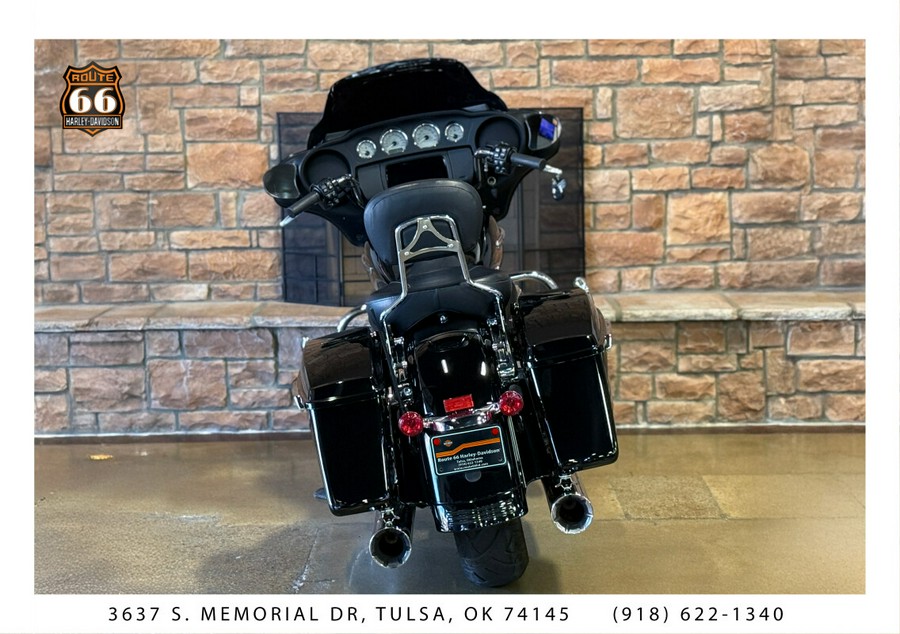 2022 Harley-Davidson® Street Glide® Vivid Black