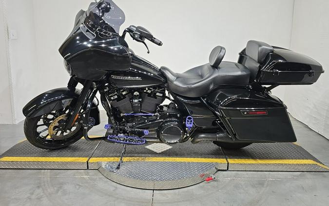 FLHXS 2018 Street Glide® Special