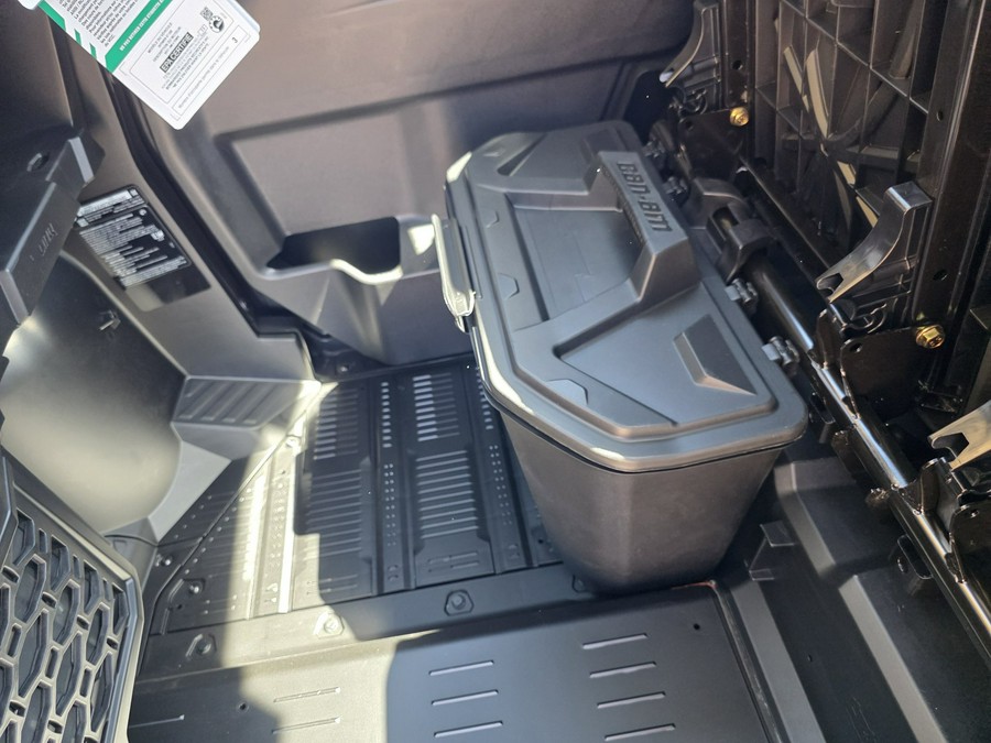 2026 Can-Am Defender XT CAB HD11