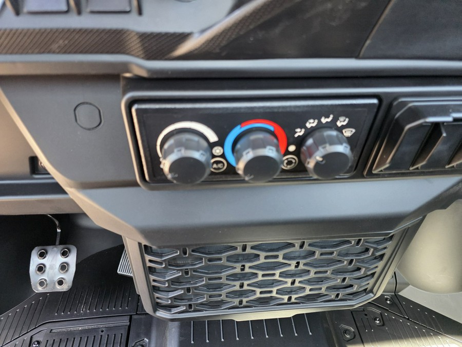 2026 Can-Am Defender XT CAB HD11
