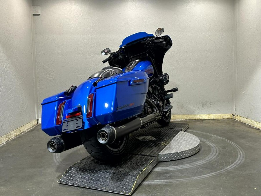 2026 Harley-Davidson® CVO Street Glide ST ELECTRIC COAST W/ PINSTRIPE