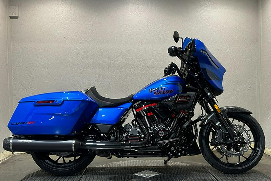 2026 Harley-Davidson® CVO Street Glide ST ELECTRIC COAST W/ PINSTRIPE