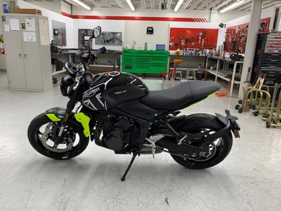 2024 Triumph Trident 660 Jet Black/Triumph Racing Yellow