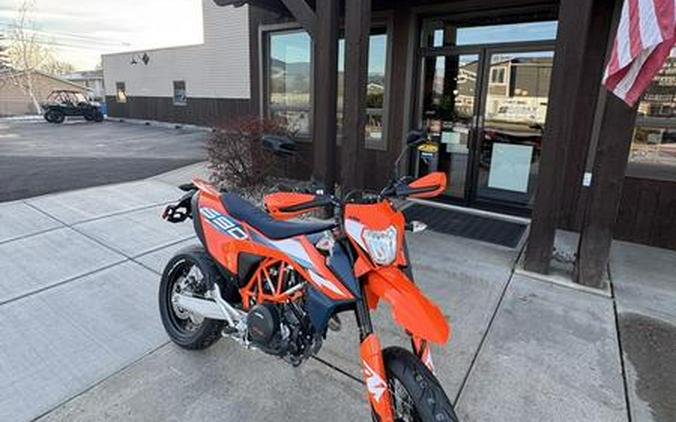 2024 KTM 690 SMC R