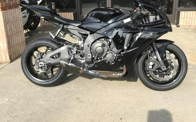 2021 Yamaha YZFR1M1B