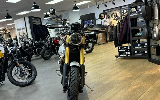 2024 Triumph Scrambler 1200 XE Baja Orange / Phantom Black