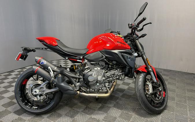 2026 DUCATI MONSTER+ SHOWROOM