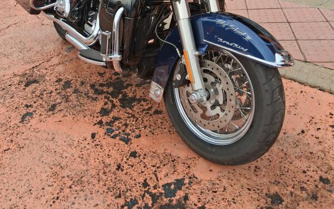 2012 Harley-Davidson® Road King® Big Blue Pearl/Vivid Black