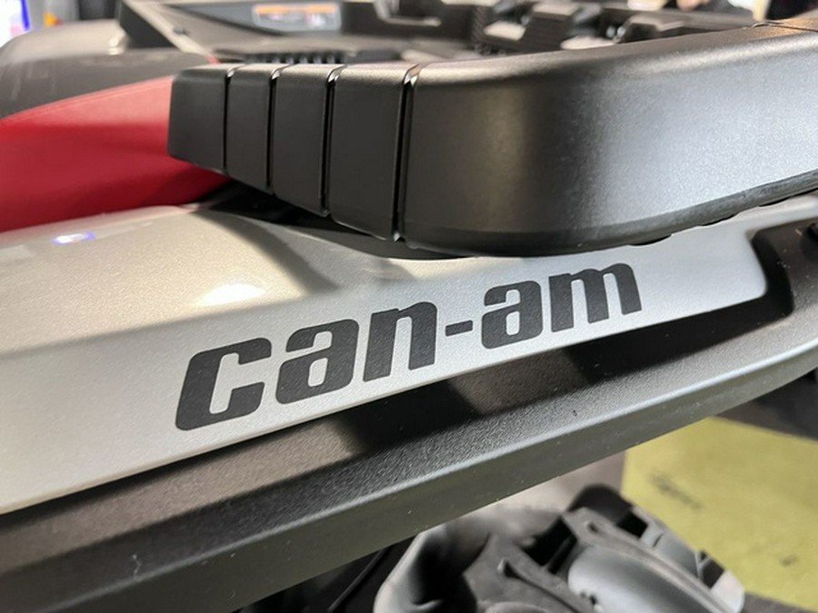 2025 Can-Am Outlander X Mr 1000R Hyper Silver & Legion Red