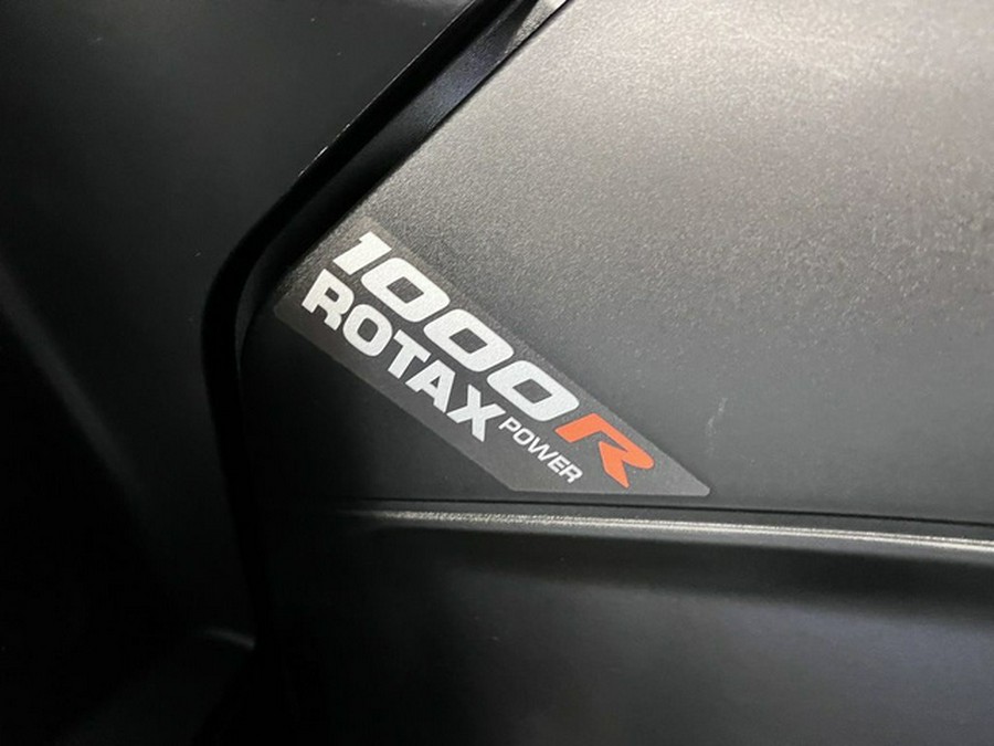 2025 Can-Am Outlander X Mr 1000R Hyper Silver & Legion Red