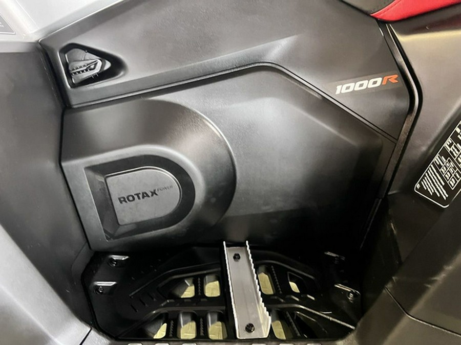 2025 Can-Am Outlander X Mr 1000R Hyper Silver & Legion Red