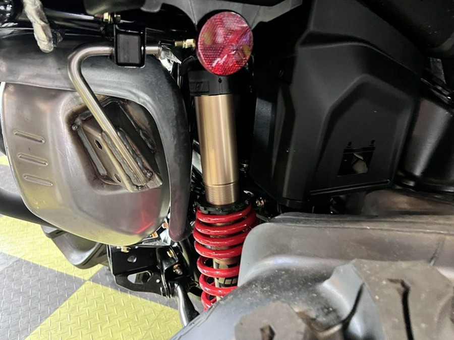 2025 Can-Am Outlander X Mr 1000R Hyper Silver & Legion Red