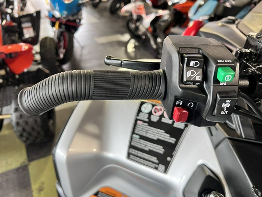 2025 Can-Am Outlander X Mr 1000R Hyper Silver & Legion Red