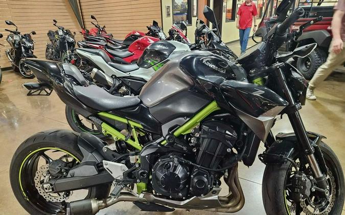 2020 Kawasaki Z900 ABS Metallic Graphite Gray/Metallic Spark Black