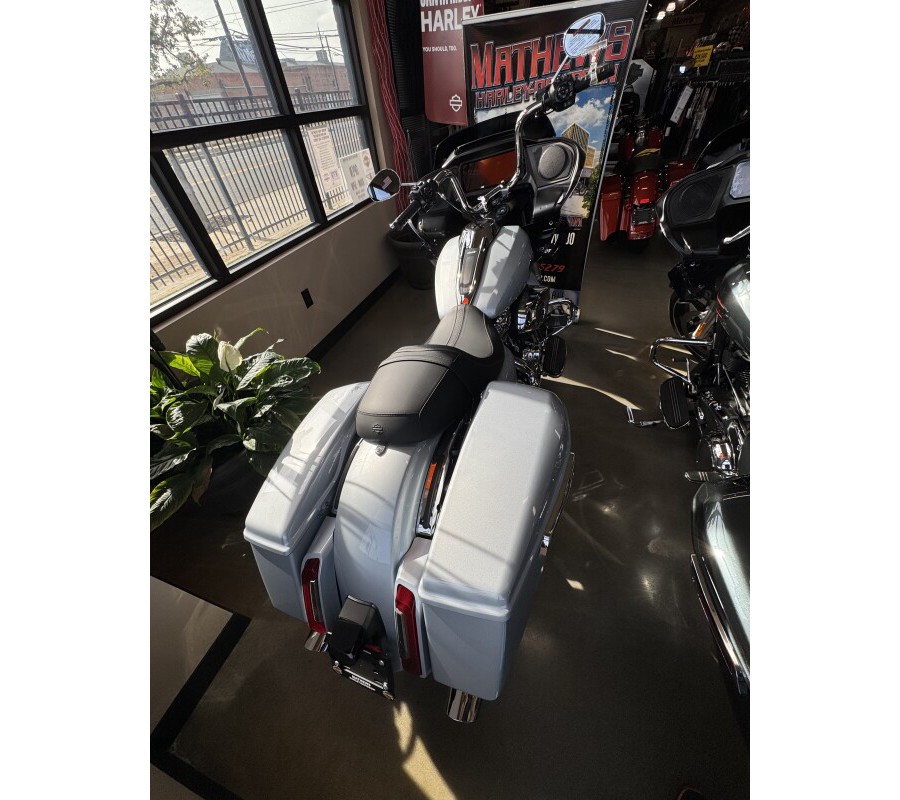 2025 Harley-Davidson® Road Glide® Atlas Silver Metallic