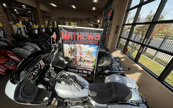 2025 Harley-Davidson® Road Glide® Atlas Silver Metallic