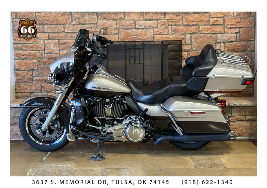 2018 Harley-Davidson® Ultra Limited SLVFRTN/SMTRBRW W/PINSTRIPE