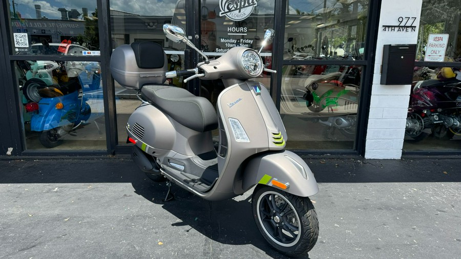 2024 Vespa GTS Super 300 Tech