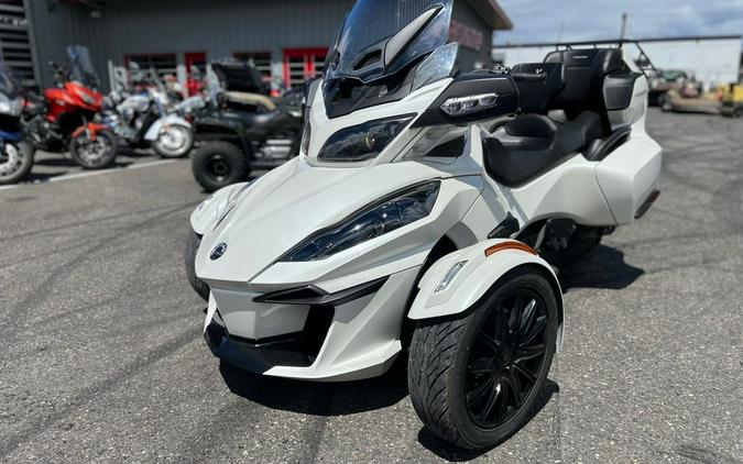 2018 Can-Am® Spyder® RT 6-speed semi-automatic with reverse (SE6)