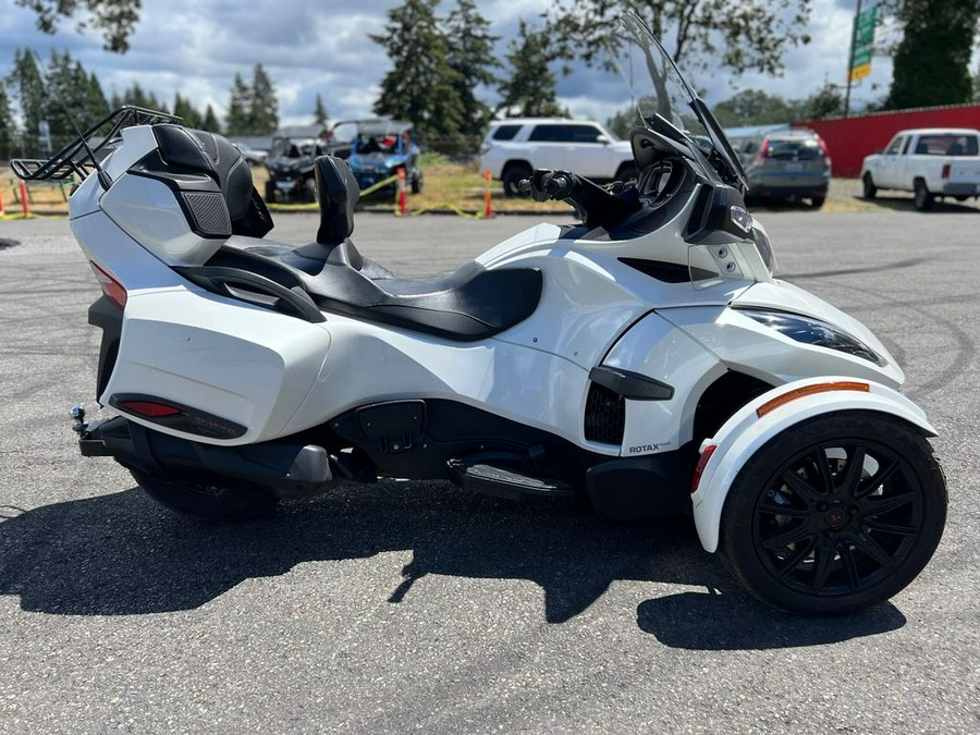 2018 Can-Am® Spyder® RT 6-speed semi-automatic with reverse (SE6)