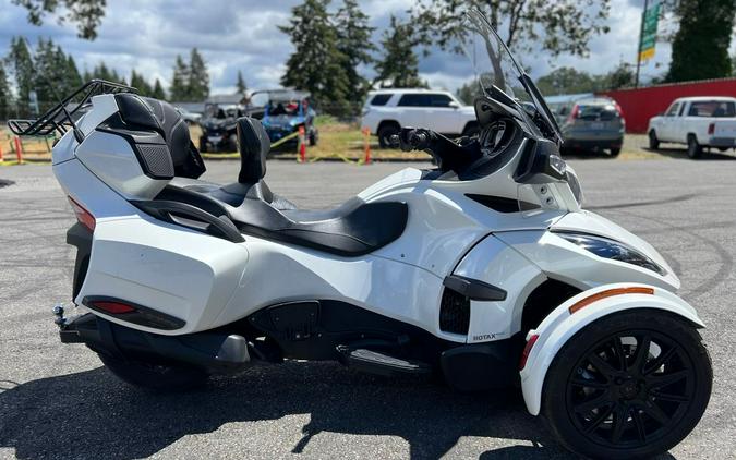 2018 Can-Am® Spyder® RT 6-speed semi-automatic with reverse (SE6)