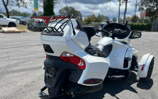 2018 Can-Am® Spyder® RT 6-speed semi-automatic with reverse (SE6)