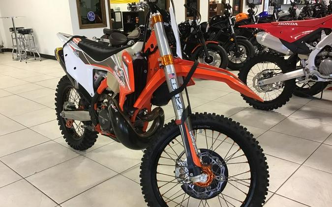 2022 KTM 300 XC-W TPI Erzbergrodeo