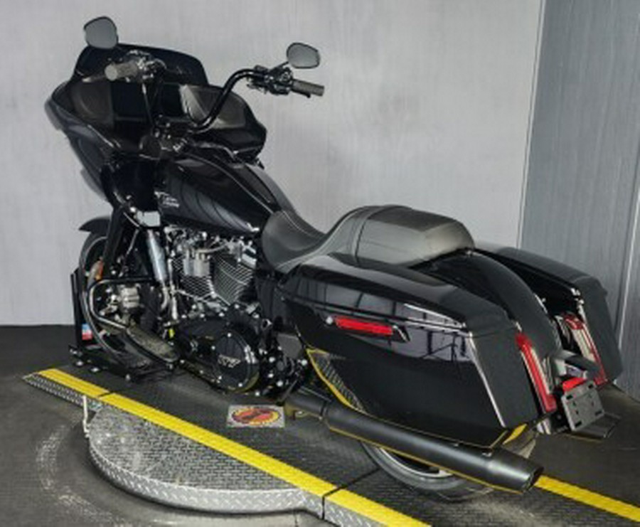 2025 Harley-Davidson Road Glide® FLTRX VIVID BLACK