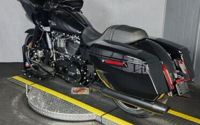 2025 Harley-Davidson Road Glide® FLTRX VIVID BLACK
