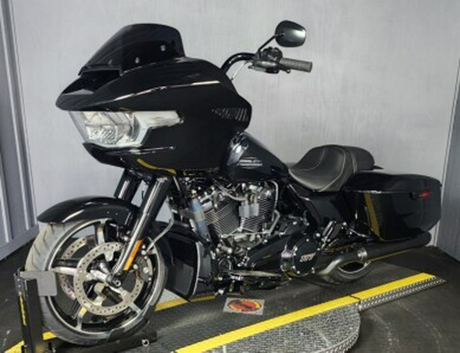 2025 Harley-Davidson Road Glide® FLTRX VIVID BLACK
