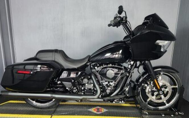 2025 Harley-Davidson Road Glide® FLTRX VIVID BLACK