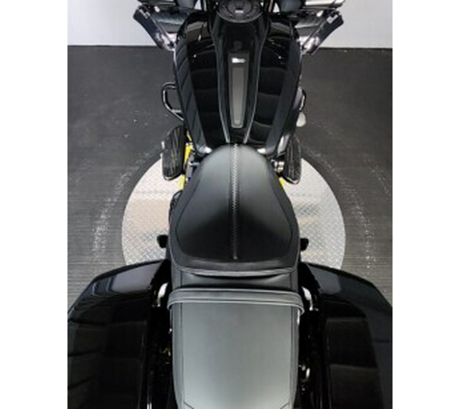 2025 Harley-Davidson Road Glide® FLTRX VIVID BLACK