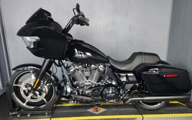 2025 Harley-Davidson Road Glide® FLTRX VIVID BLACK