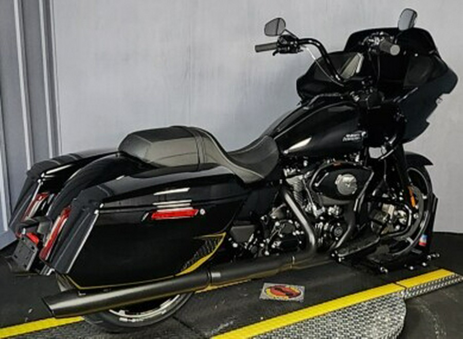 2025 Harley-Davidson Road Glide® FLTRX VIVID BLACK