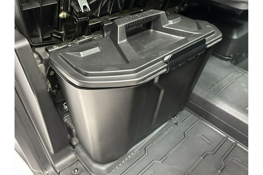 2026 Can-Am Defender LIMITED CAB HD11 Accessorized Demonstrator