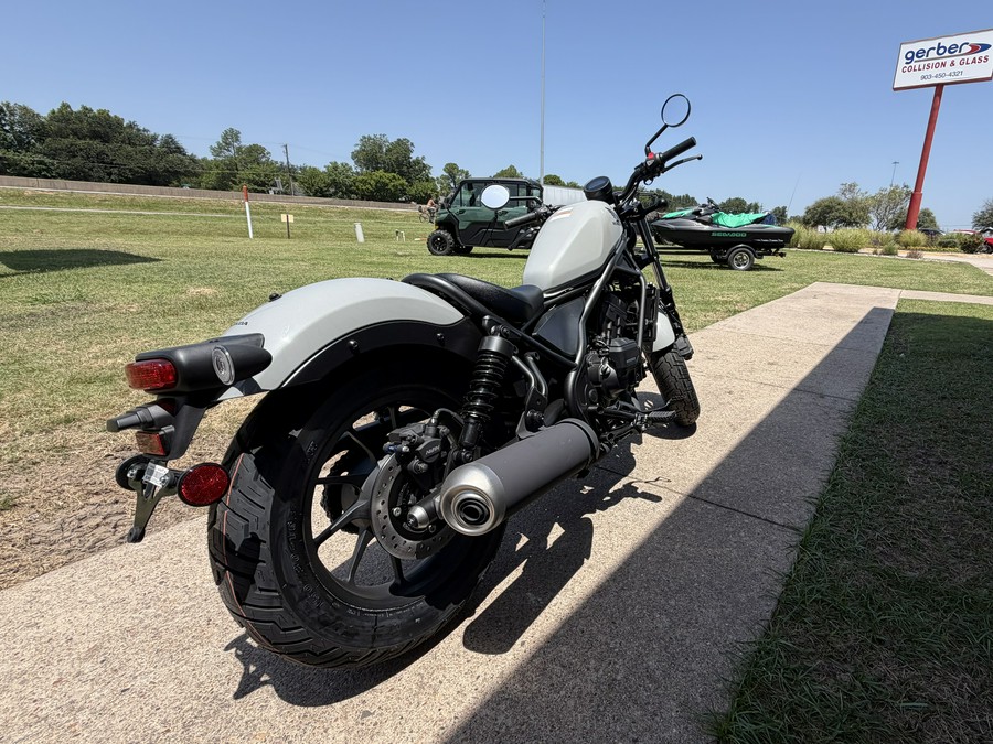 2026 Honda Rebel 300 E-Clutch