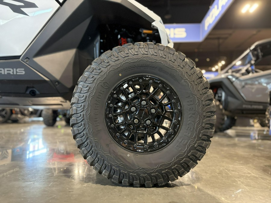 2026 Polaris RZR PRO R 4 ULTIMATE GHOST WHITE METALLIC Ultimate