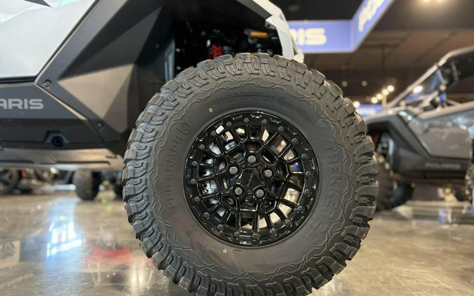2026 Polaris RZR PRO R 4 ULTIMATE GHOST WHITE METALLIC Ultimate