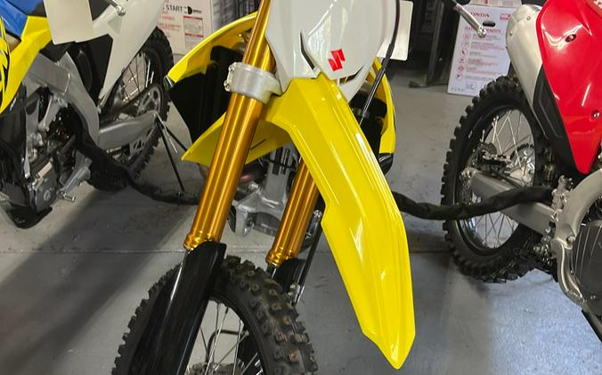 2024 Suzuki RM-Z450 First Look [with RM Army Kit]