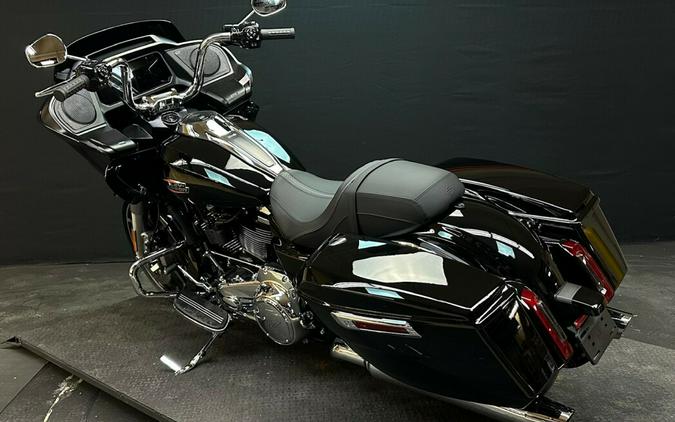 Harley-Davidson Road Glide® 2024 FLTRX VIVID BLACK